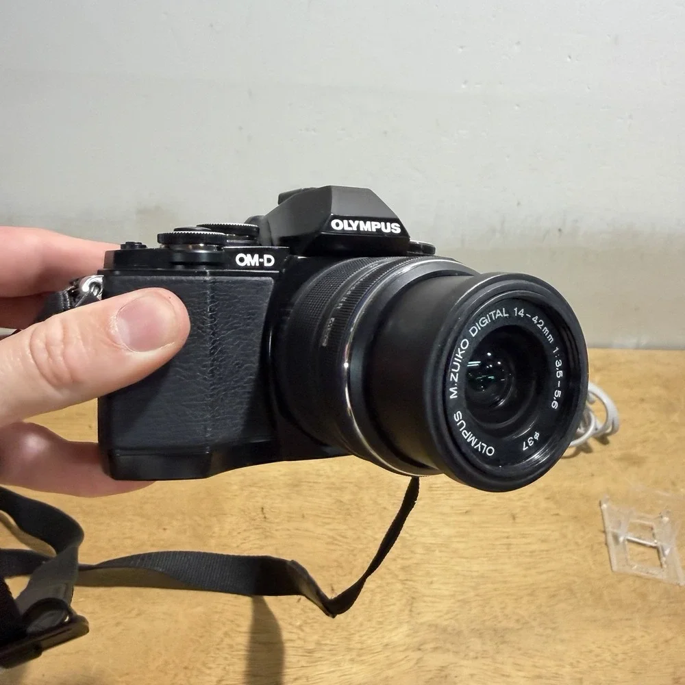 Olympus OM-D E-M10 16MP Mirrorless Camera 14-42mm f/3.5-5.6 Black EM10 Tested